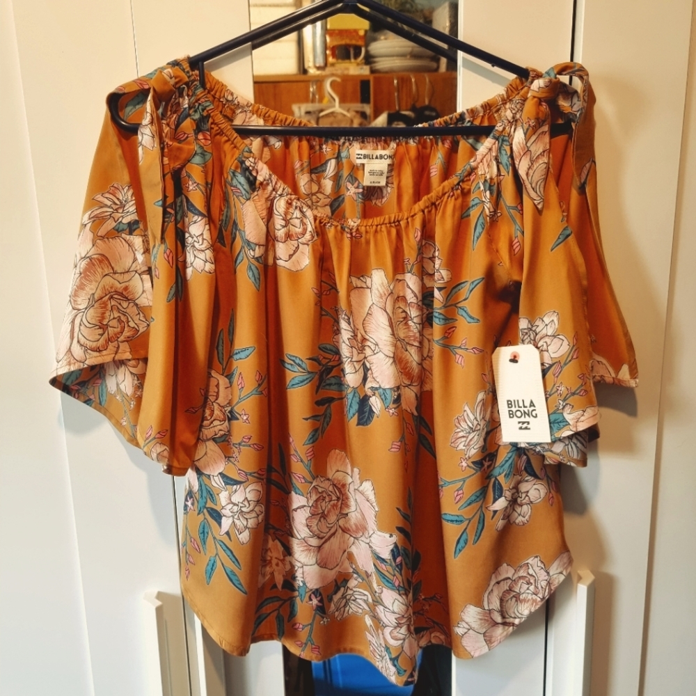 Adorable Floral BillaBong Top